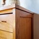 Commode Vintage Années 60 en Chêne – 4 Tiroirs Pieds compas