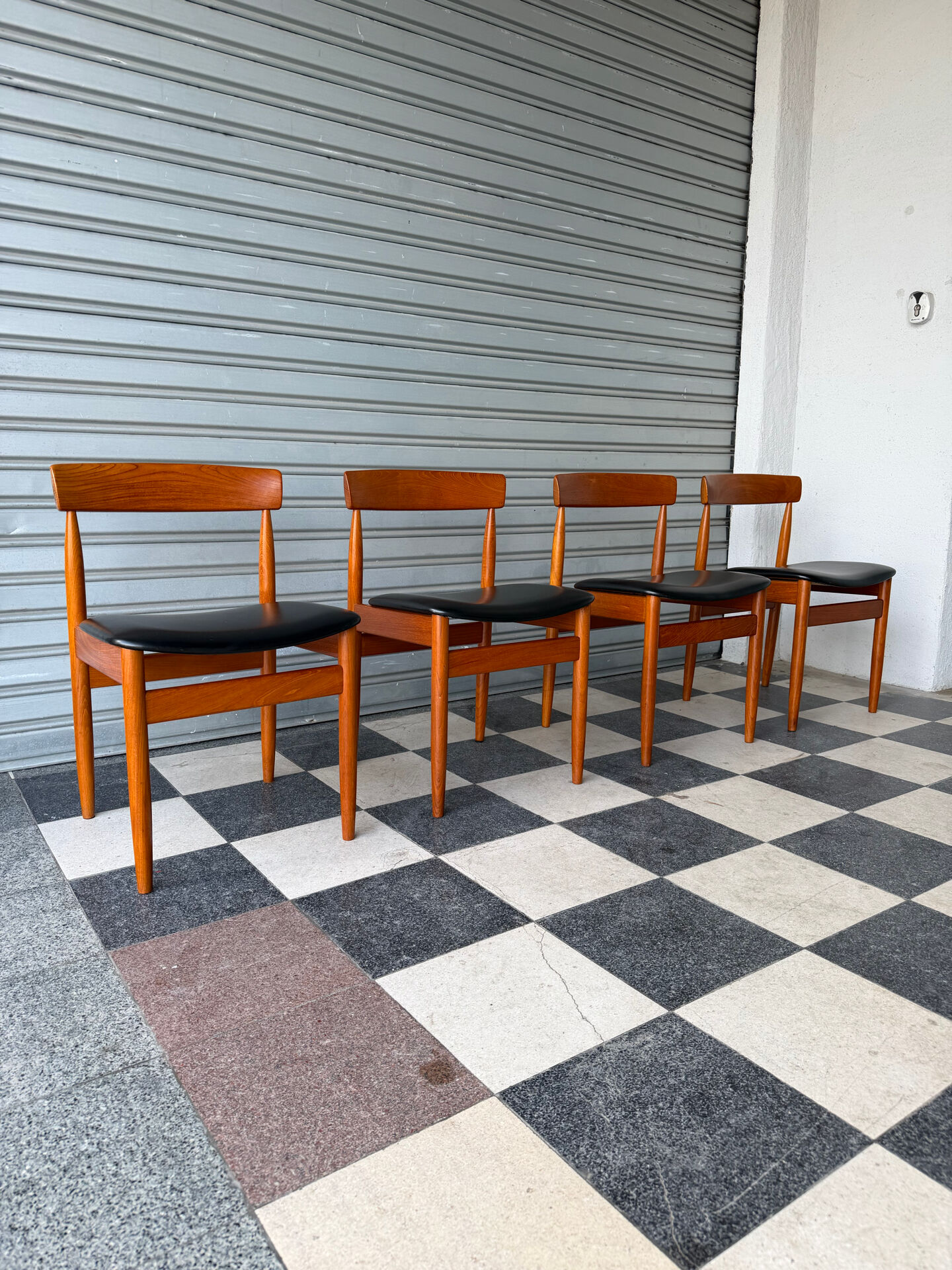 Lot de 4 chaises danoises en teck