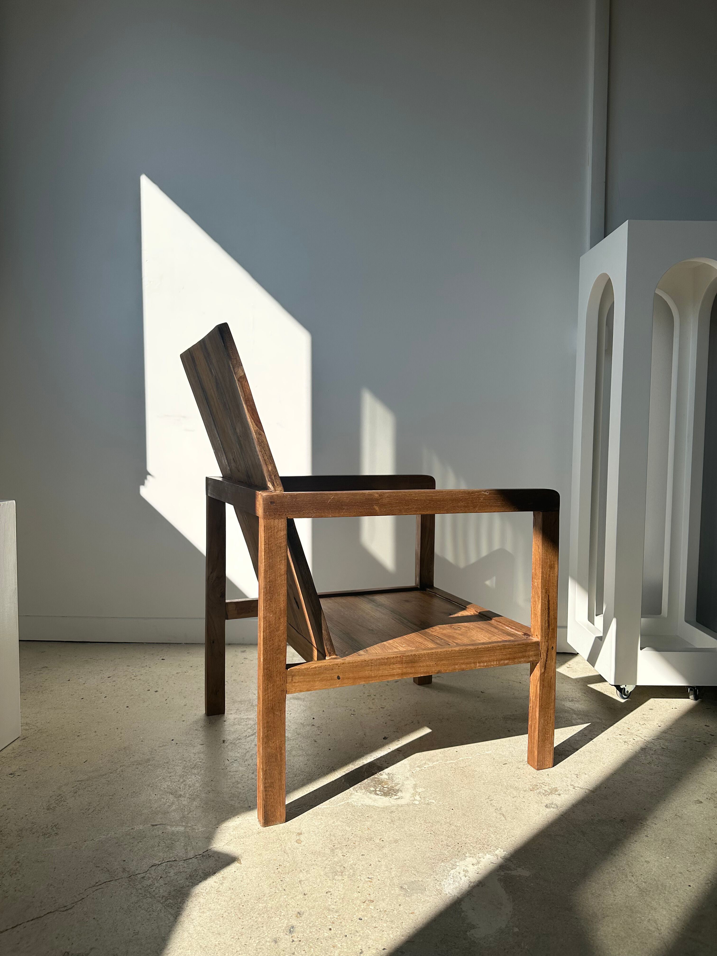 Armchair in natural wood (teak) minimalist design