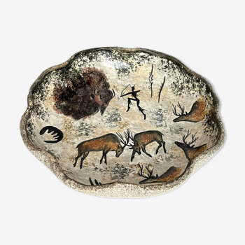 Large sandstone cup, Lascaux decoration