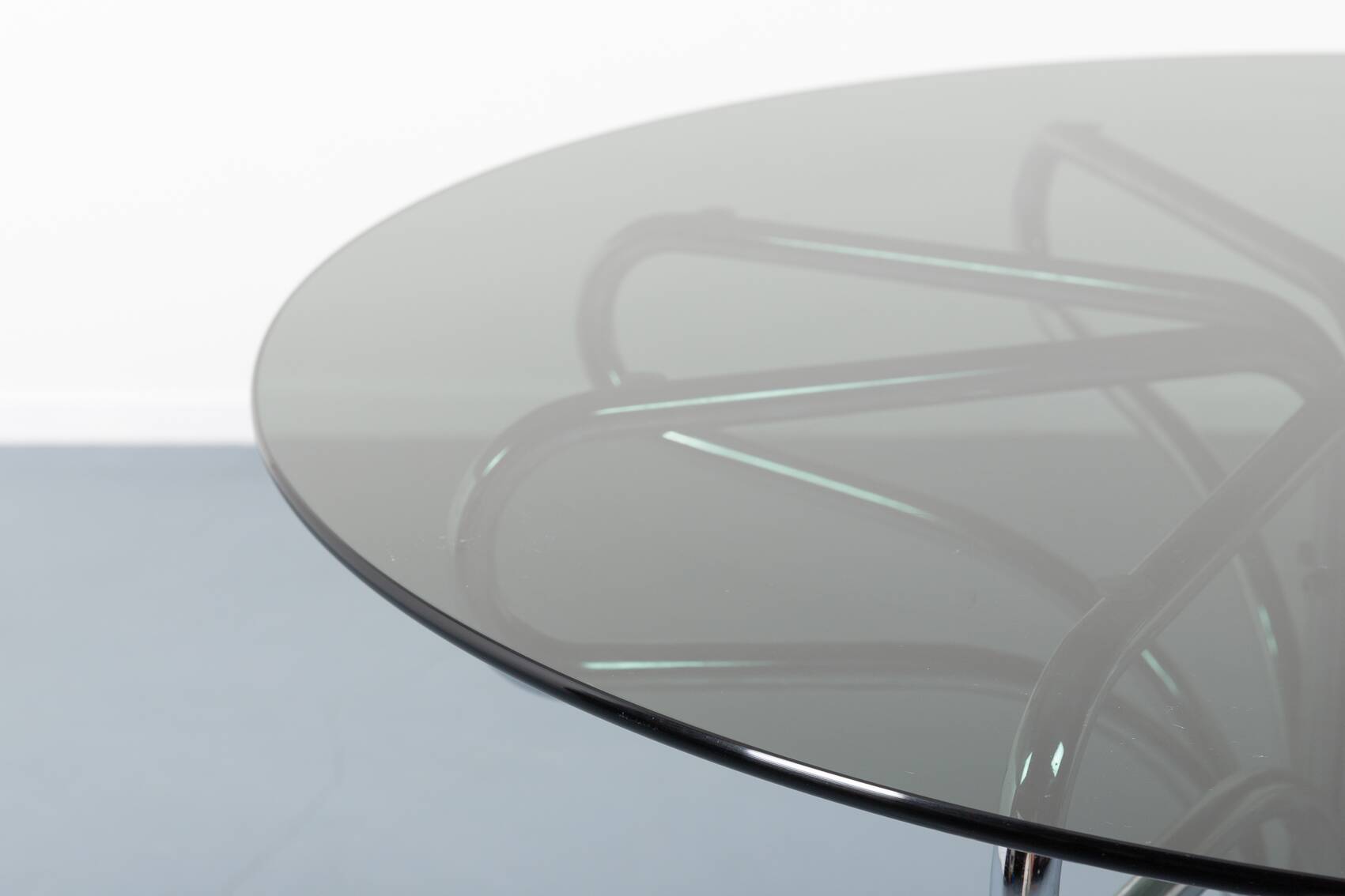 Sculptural Italian design table from 1970’s