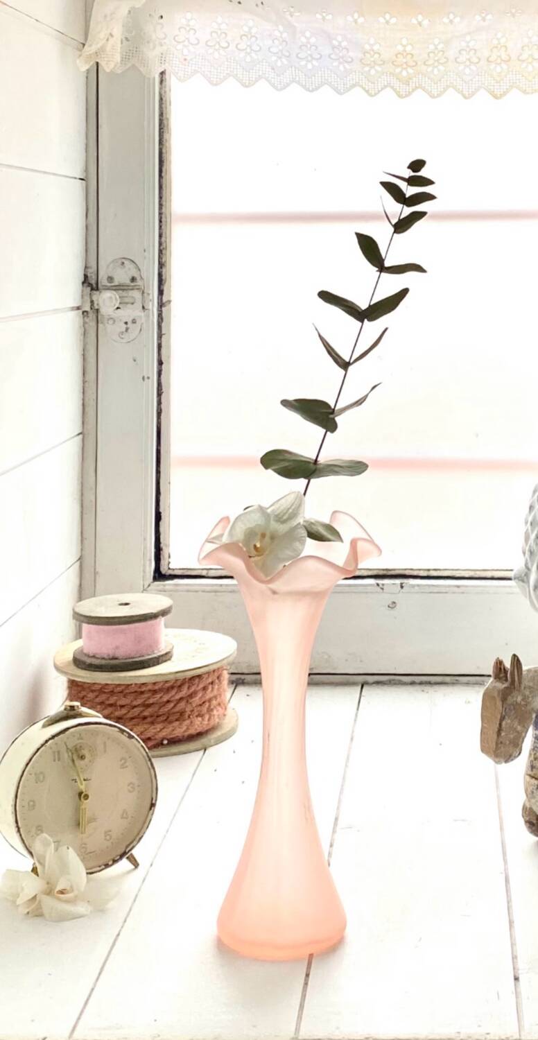 Vase en verre poli rose