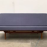 Mid-century minimalist teak canapé by Orla Mølgaard Nielsen for France & Søn / France & Daverkosen.