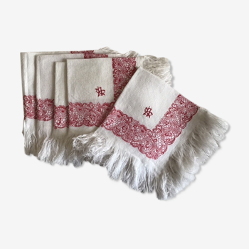 Set of 5 white and red towels