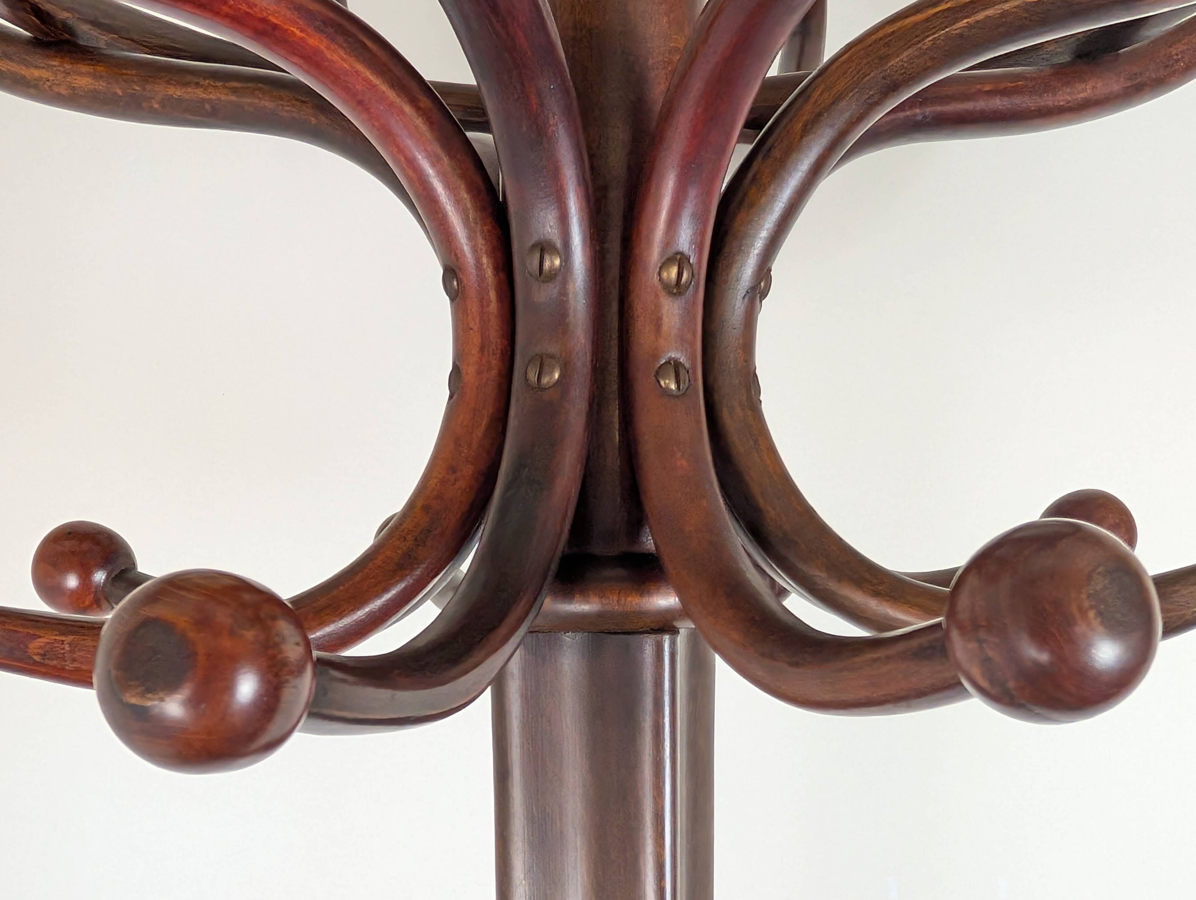 Fischel parrot coat rack