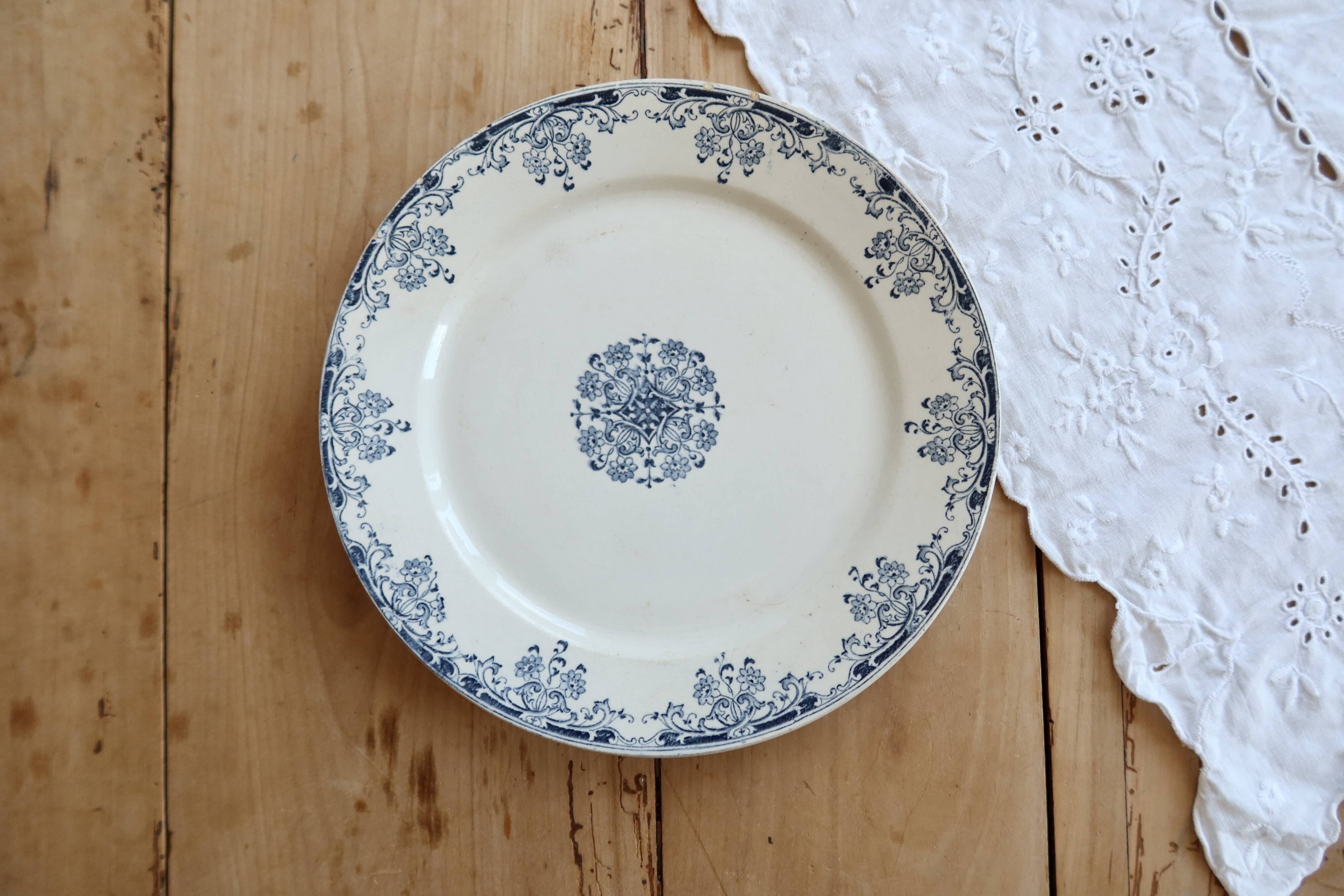 Antique flat plate, ironstone Sarreguemines U&C model Mignon.