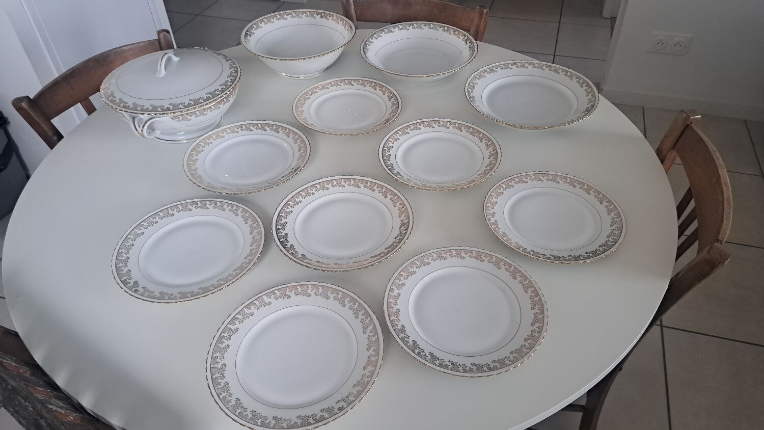 Luxury porcelain service