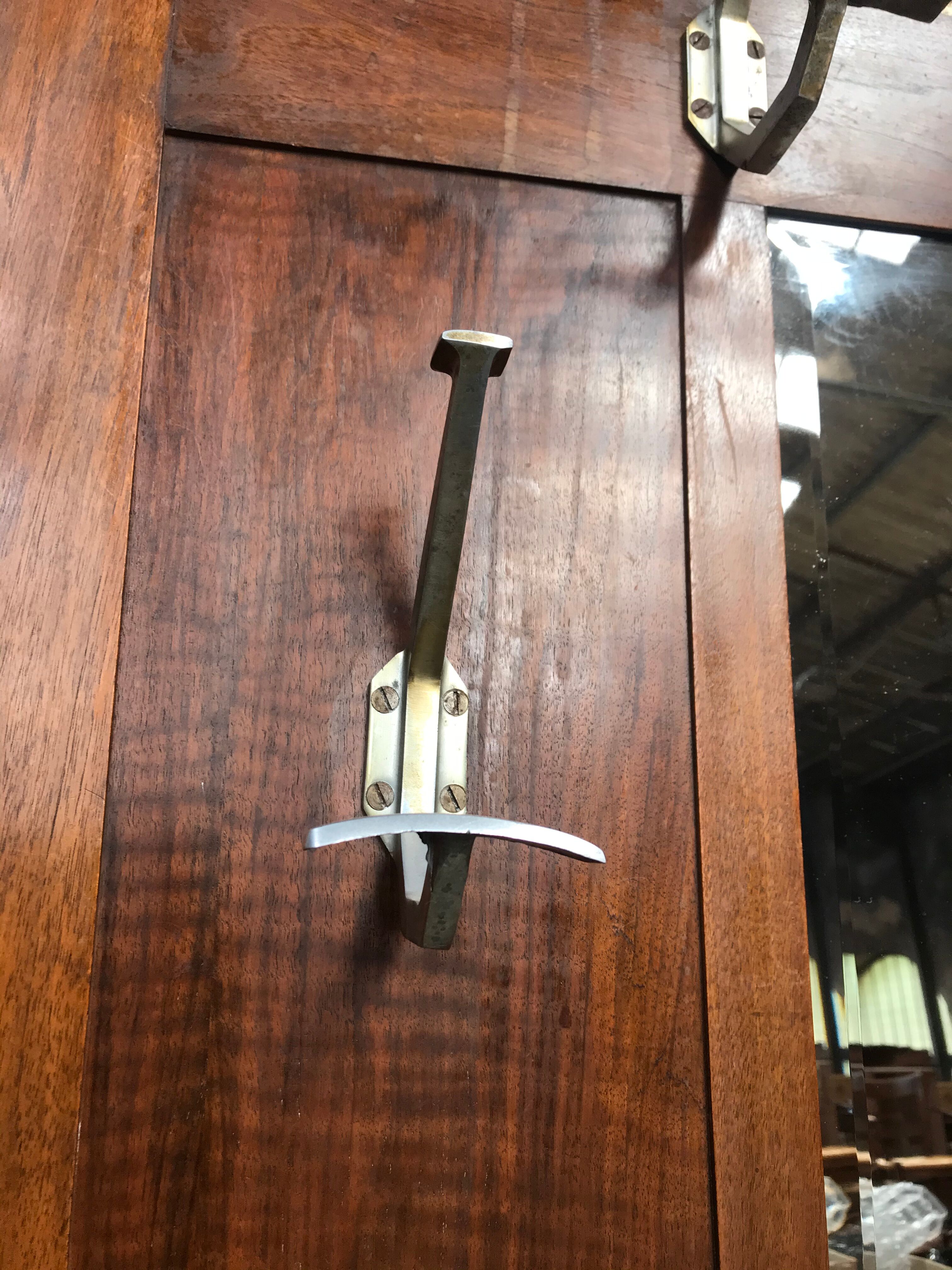 Period art deco in walnut veneer