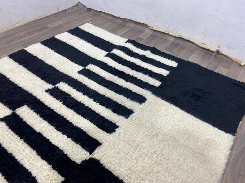Handmade wool rug size 150 x 250 cm