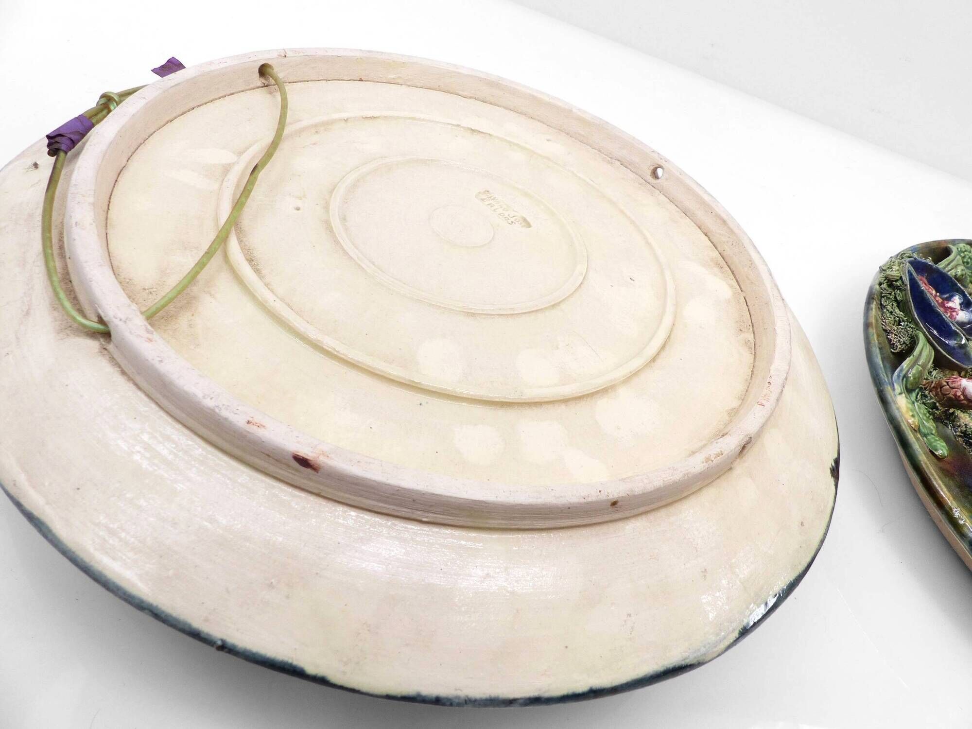 Pair of large wall plates Palissy Álvaro José Caldas da Rainha early 20th century