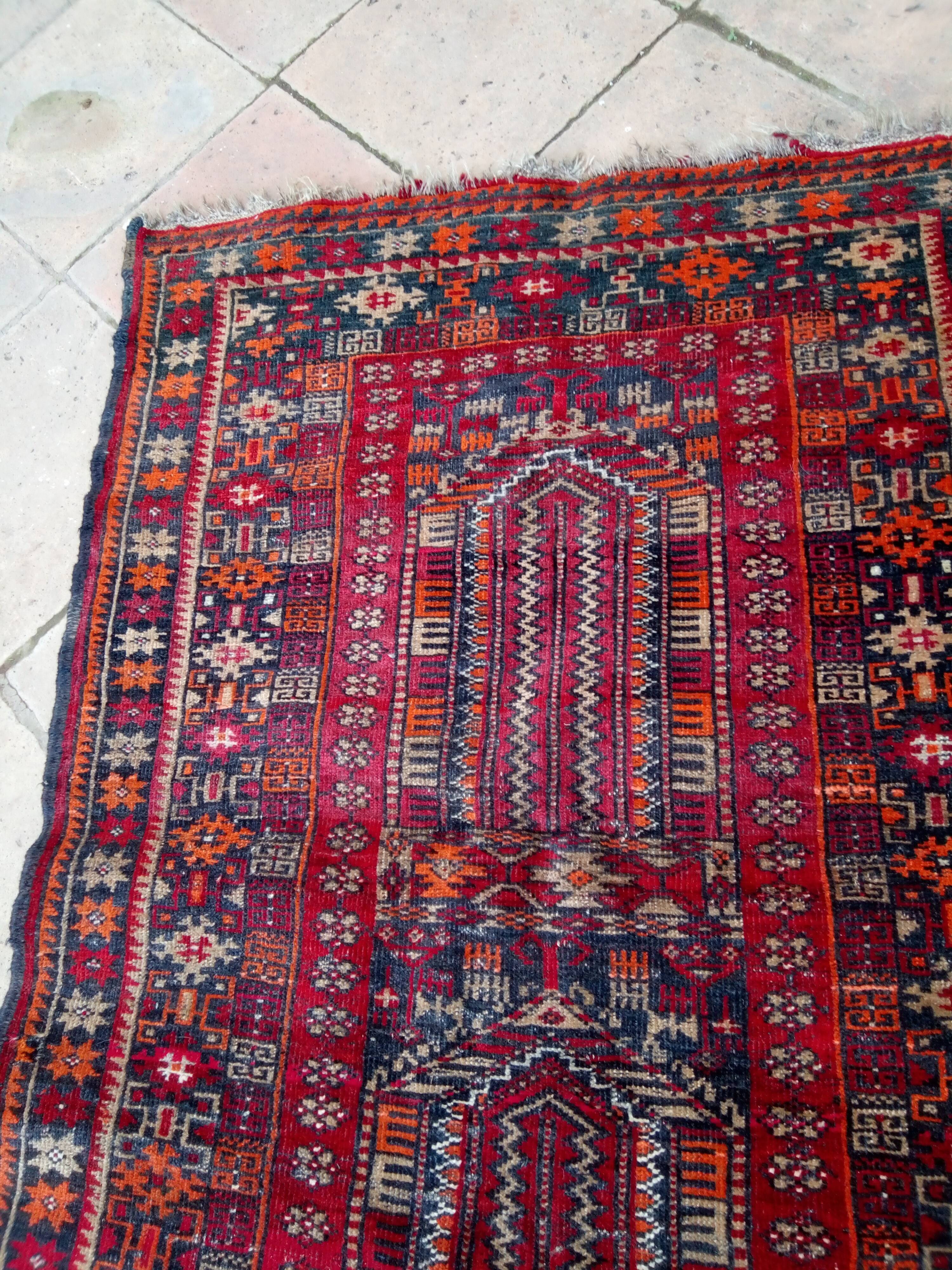 Old oriental prayer rug - 132 x 92cm