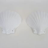 Pair of shell wall lights, in white ceramic. 80s 90s
