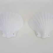 Pair of shell wall lights, in white ceramic. 80s 90s