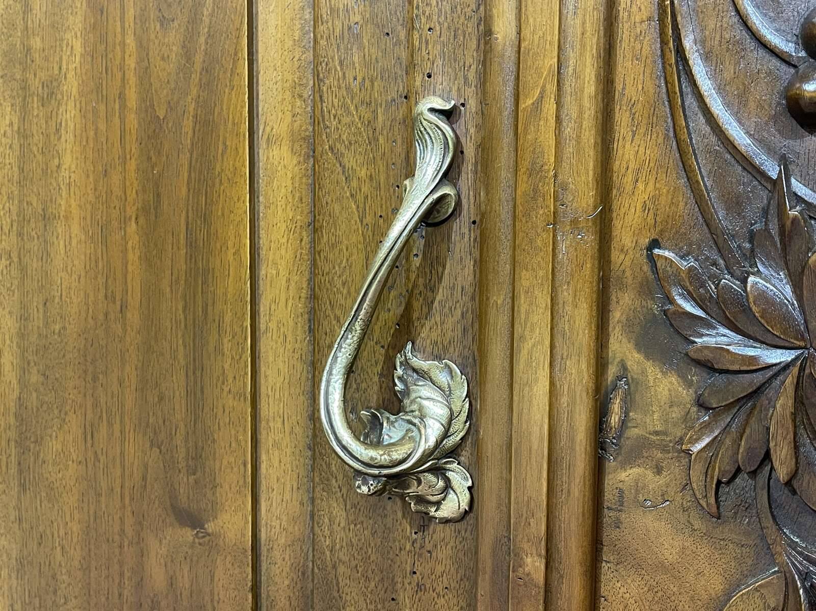 Art Nouveau enfilade in walnut from the early 20th century.