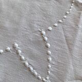 Nappe rect 165x230cm embroidered polka dots in the center.