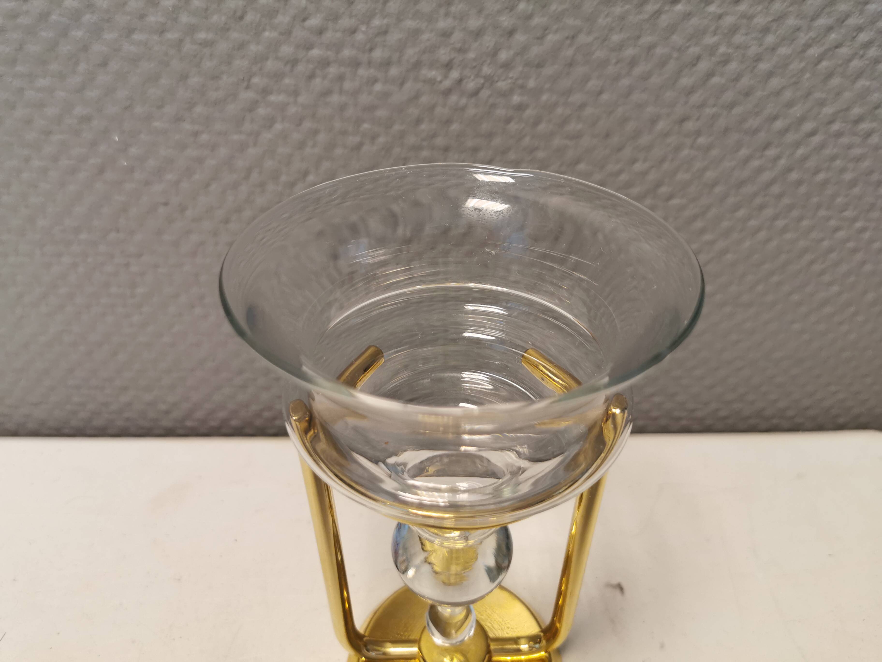 Bougeoir mural en métal plaqué or 24 carats et verre. par le danois altecco