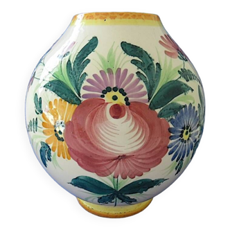 Vase globulaire en faïence vernissée polychrome à décor floral