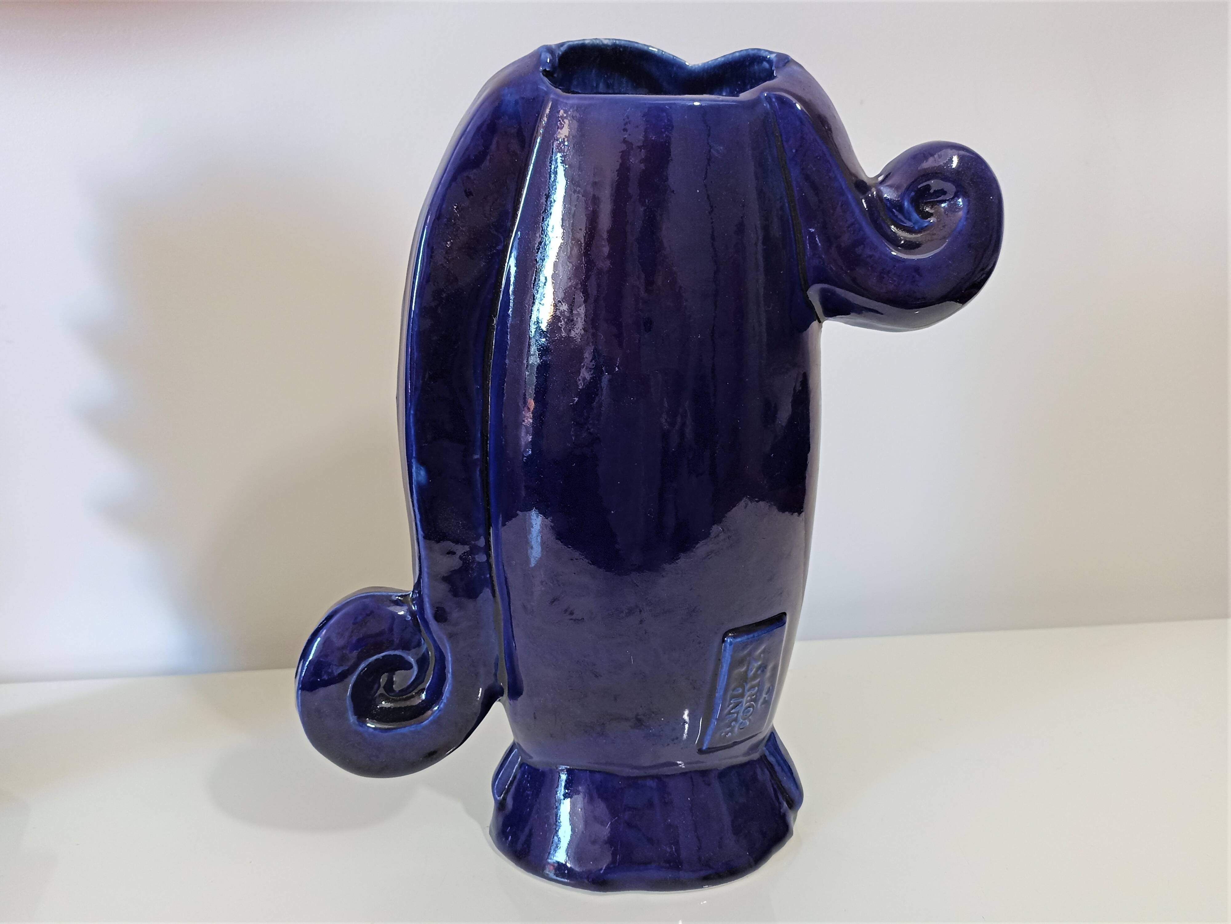 Blue face vase ceramic design 20th century Sandra Corina