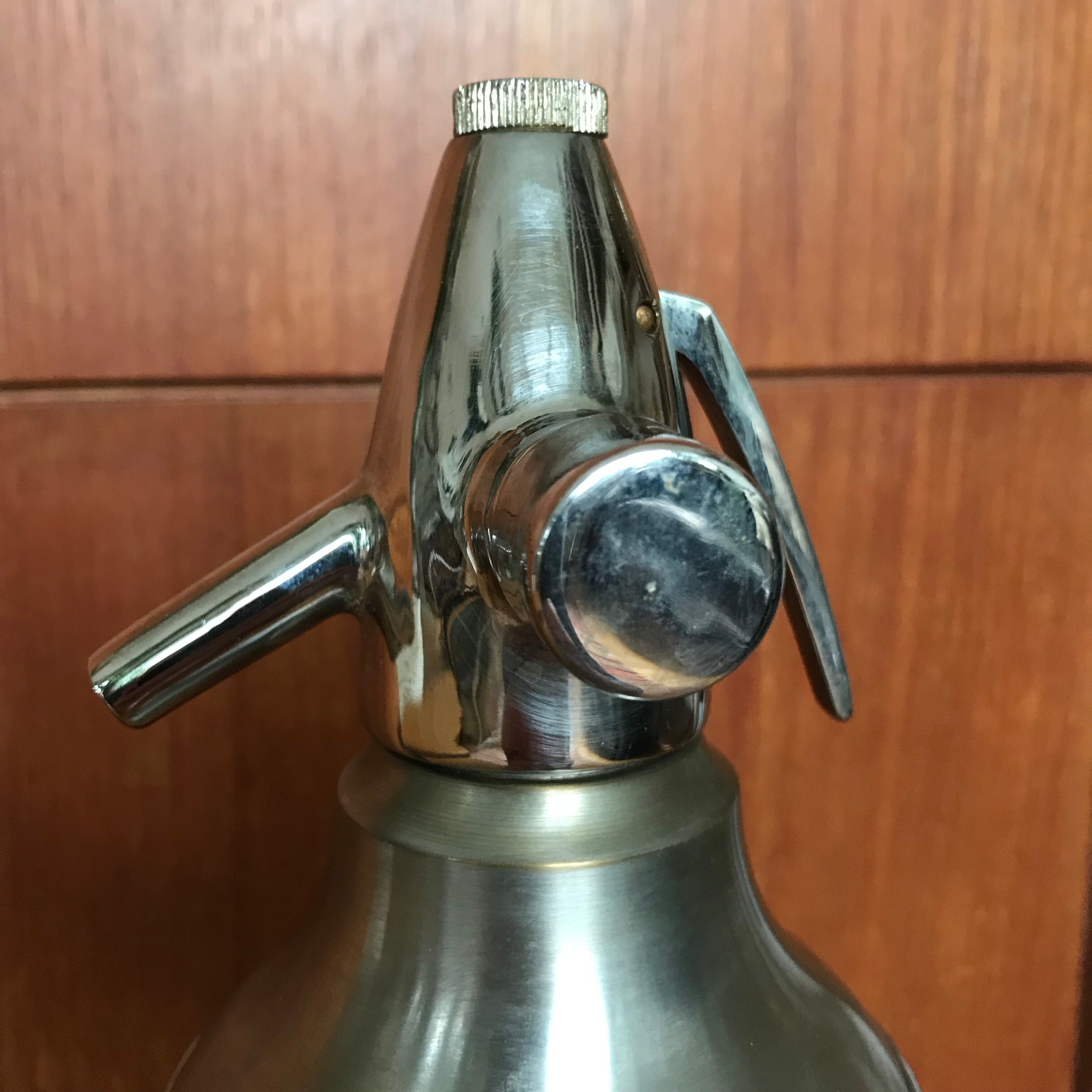 Siphon in glass and metal