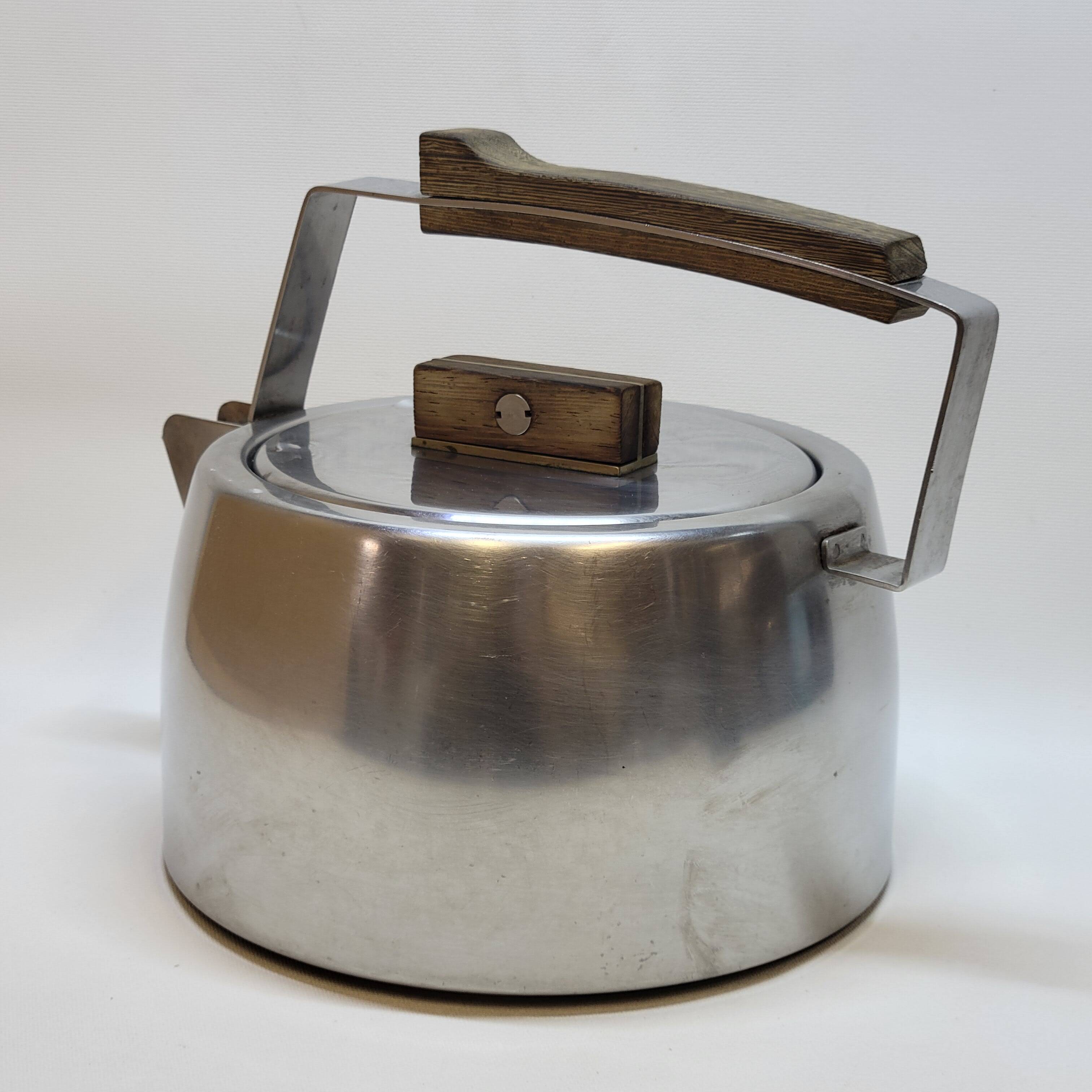 Kettle In Stainless Steel And Wenge Wood