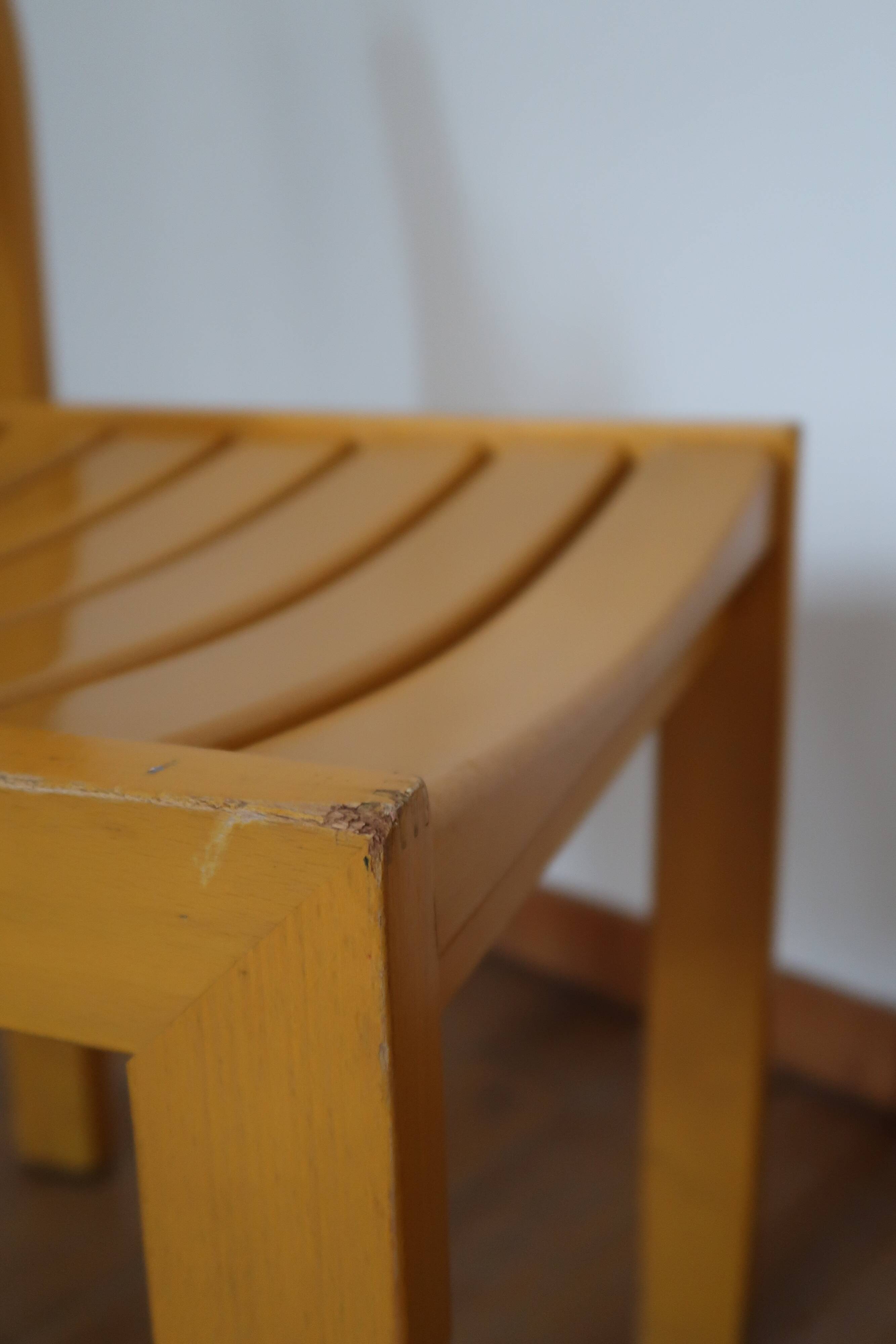 6 stackable wooden chairs