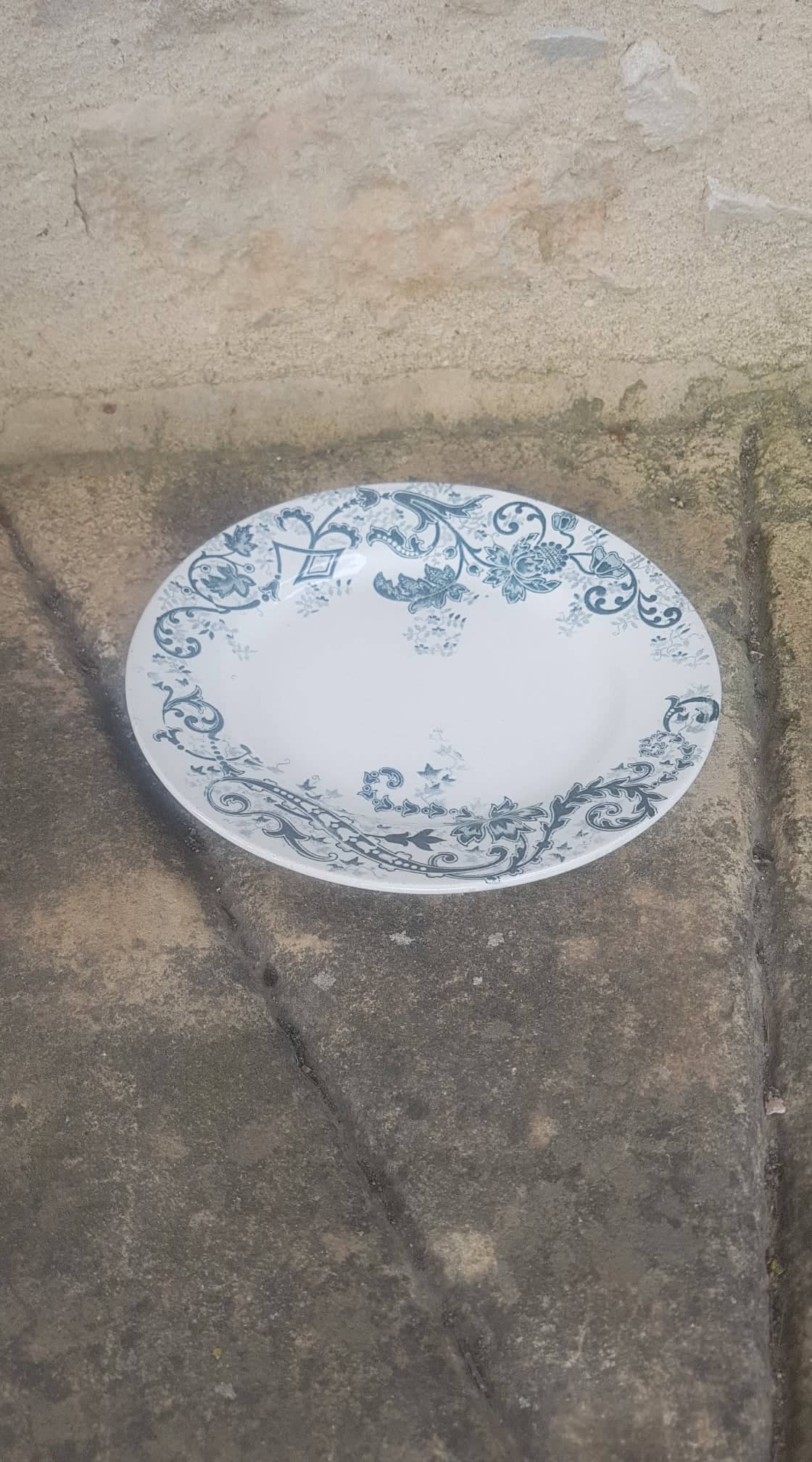 Plate in Iron Earth HB&Cie model Sévigné