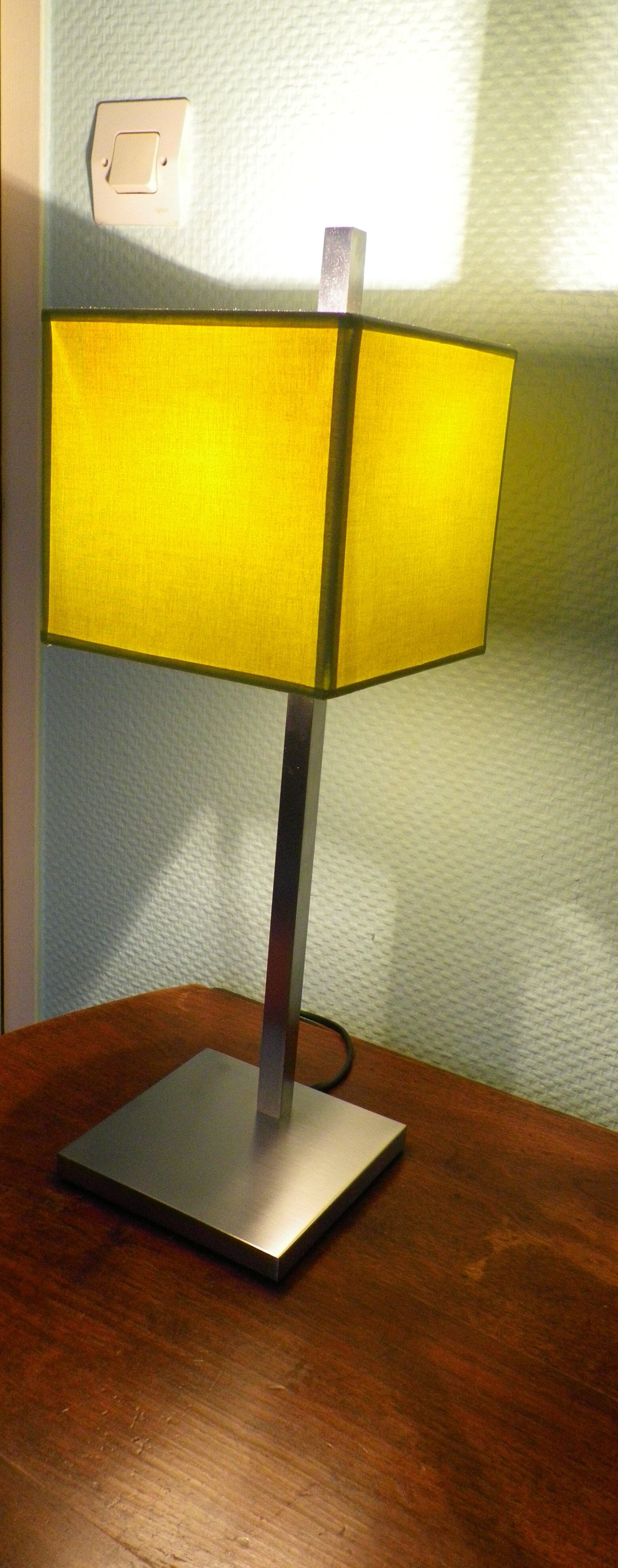 Lampe Stéphane Davidts modèle Faras chrome satiné, abat jour vert amande - Belgique