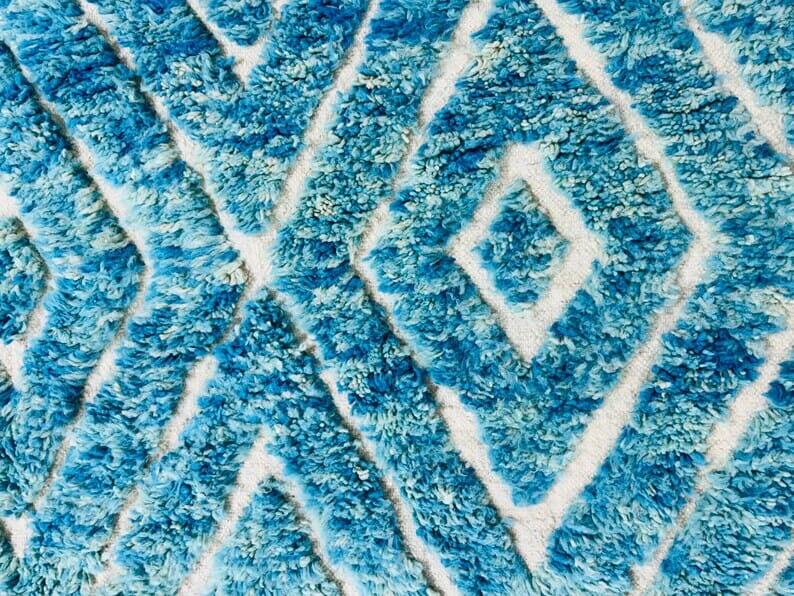 Handmade traditional Berber rug size 150 x 250 cm