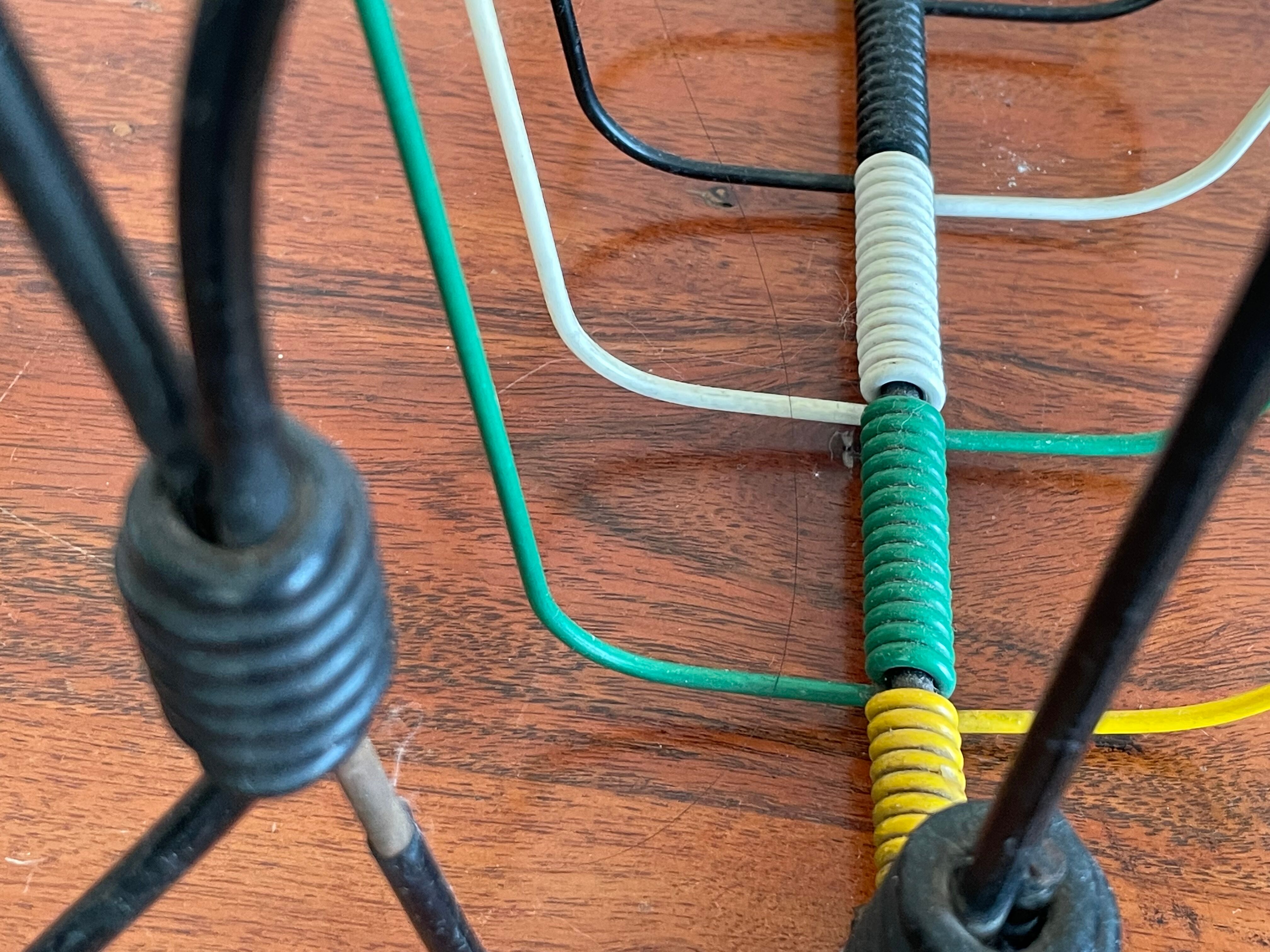 Scoubidou review door