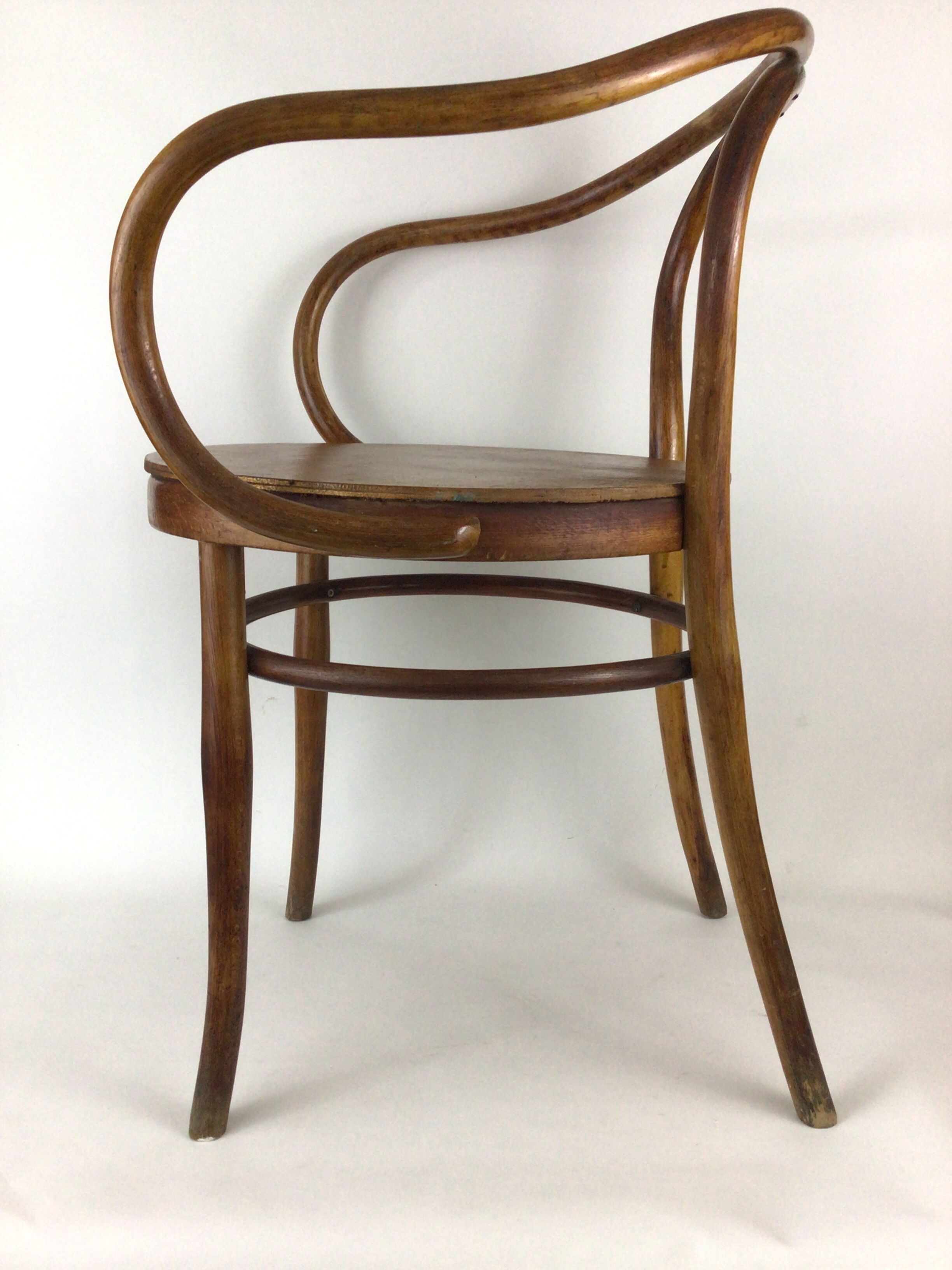 Fauteuil en bois courbé dit le Corbusier J&J Kohn
