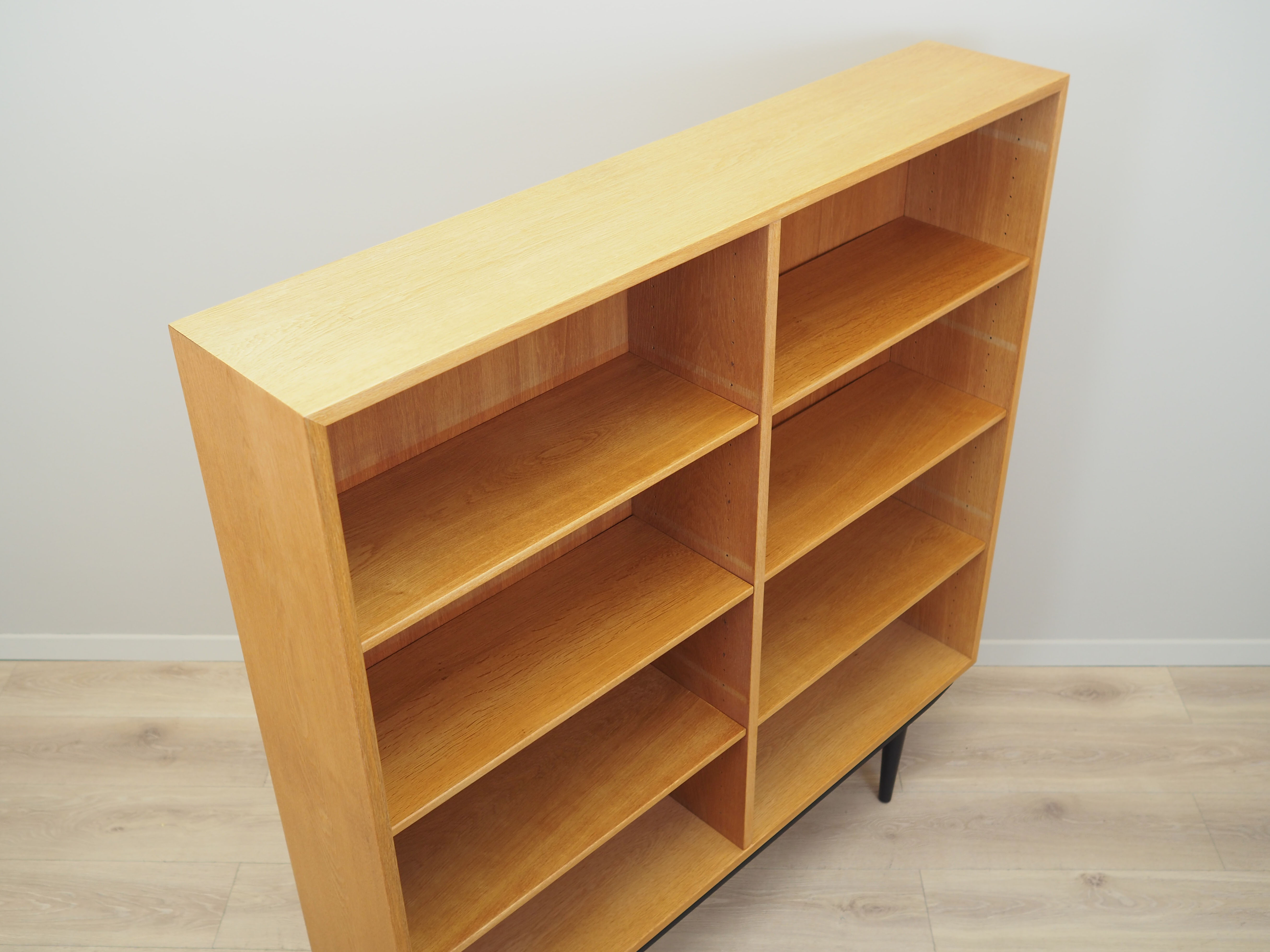 Bibliothèque en frêne, design danois, années 1960, designer: Børge Mogensen