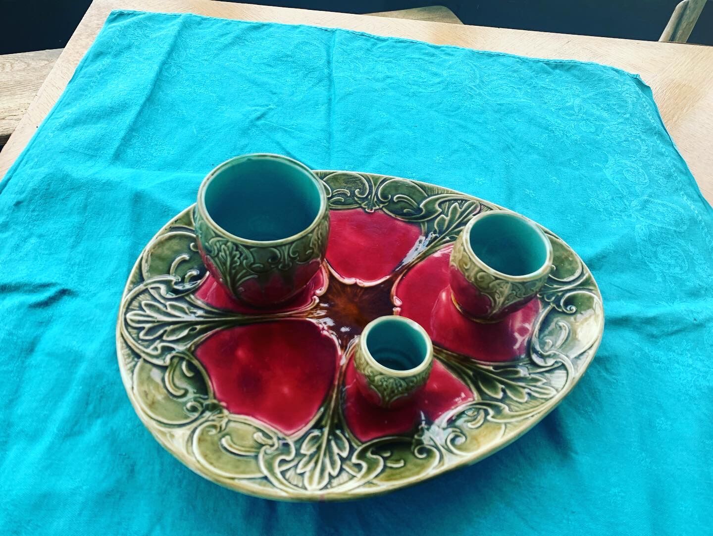 Set of art nouveau slurry consisting of a large dish and 3 small collector's jars