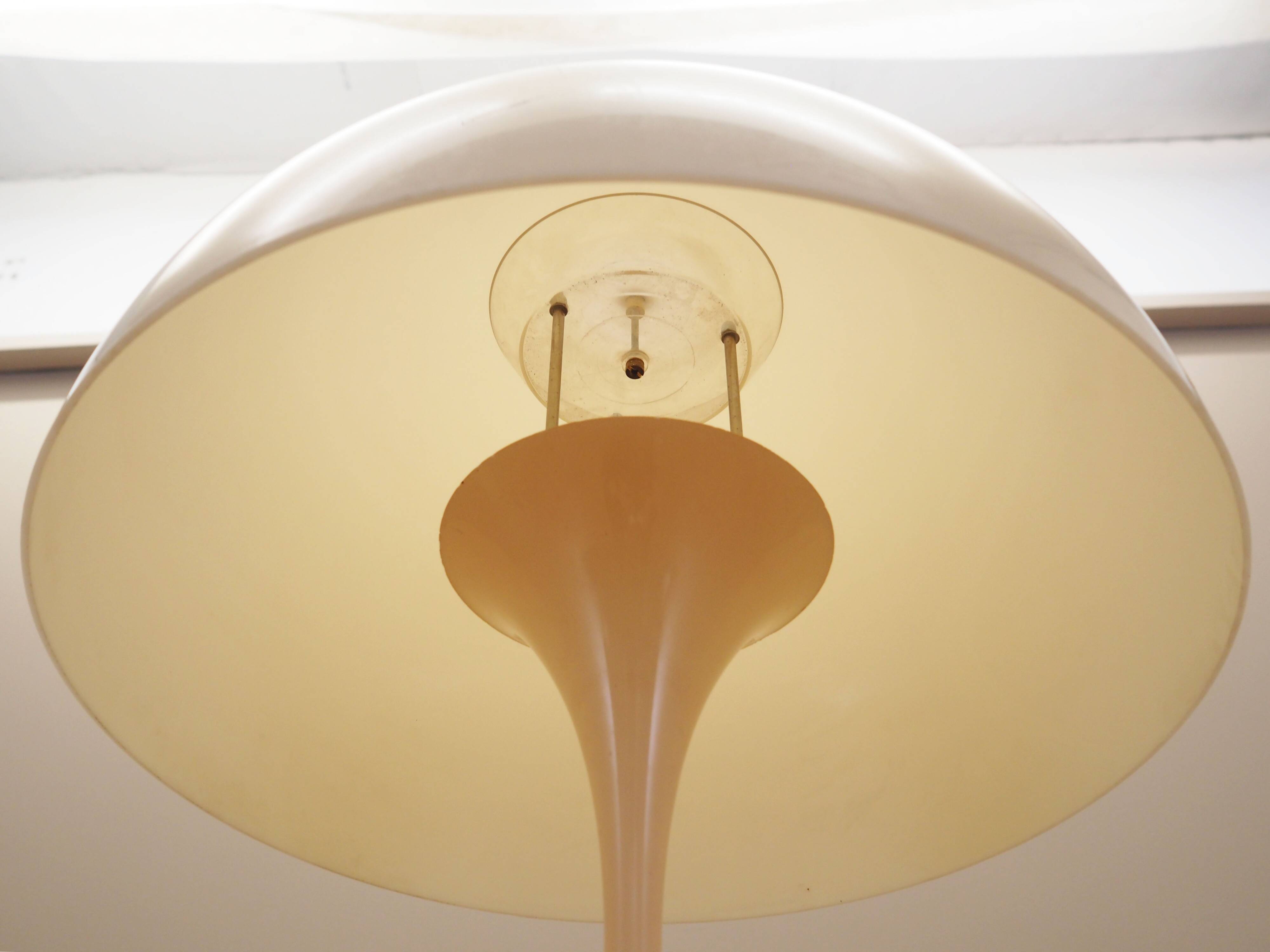 Floor lamp Panthella, Danish design, 1970s, manufacturer: Louis Poulsen, de