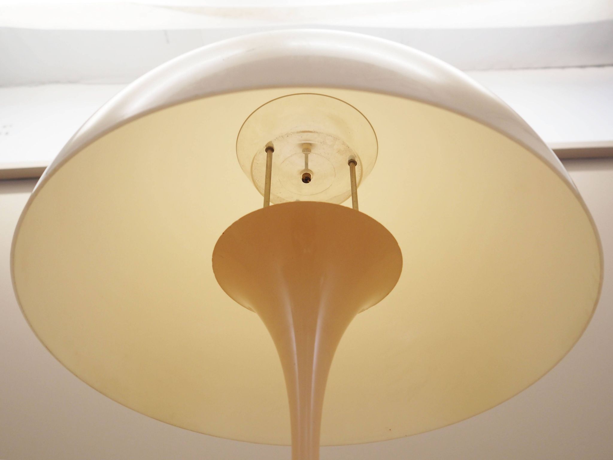 Floor lamp Panthella, Danish design, 1970s, manufacturer: Louis Poulsen, de