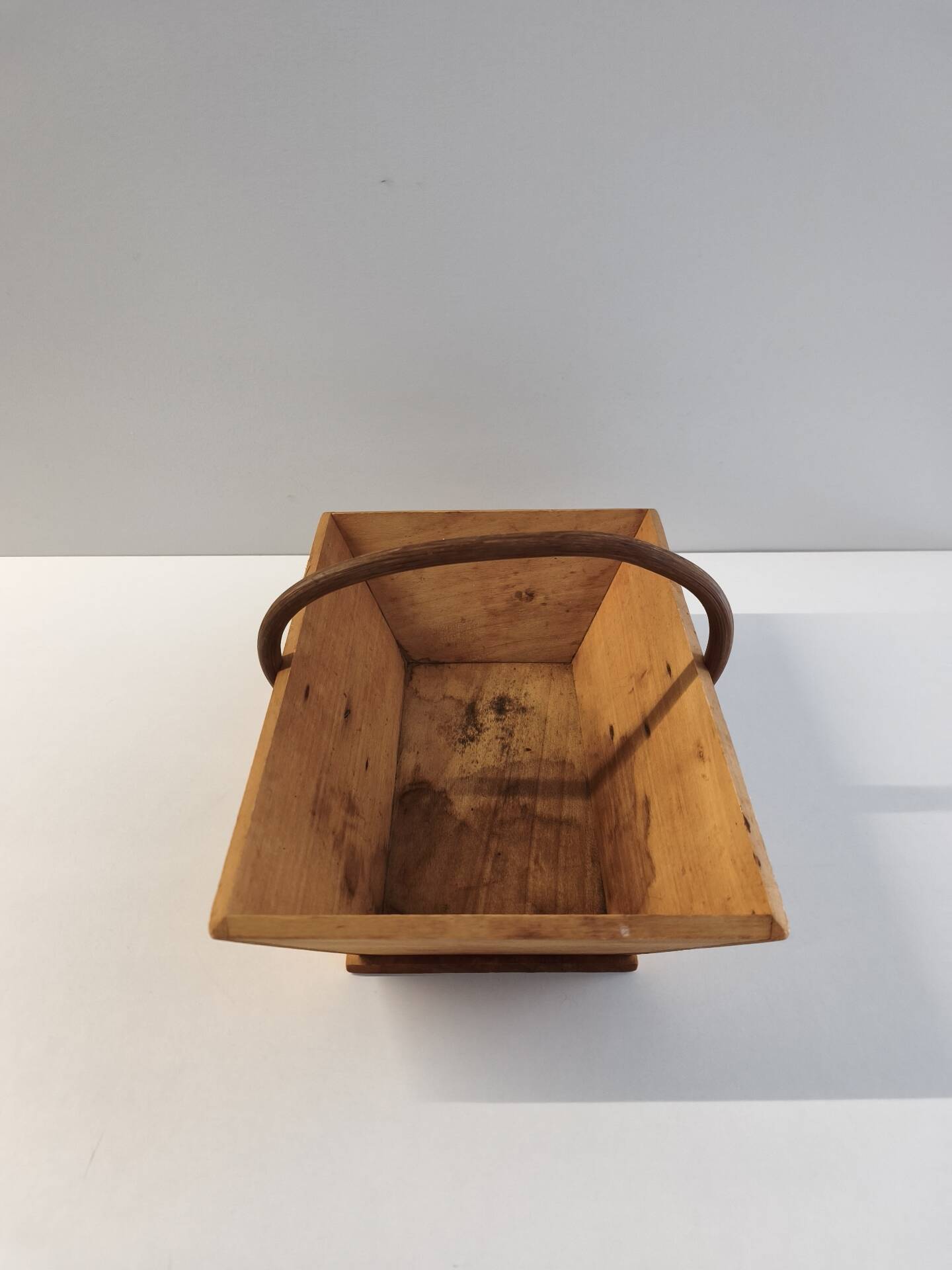Small basket / vintage wooden harvest basket – Curved handle
