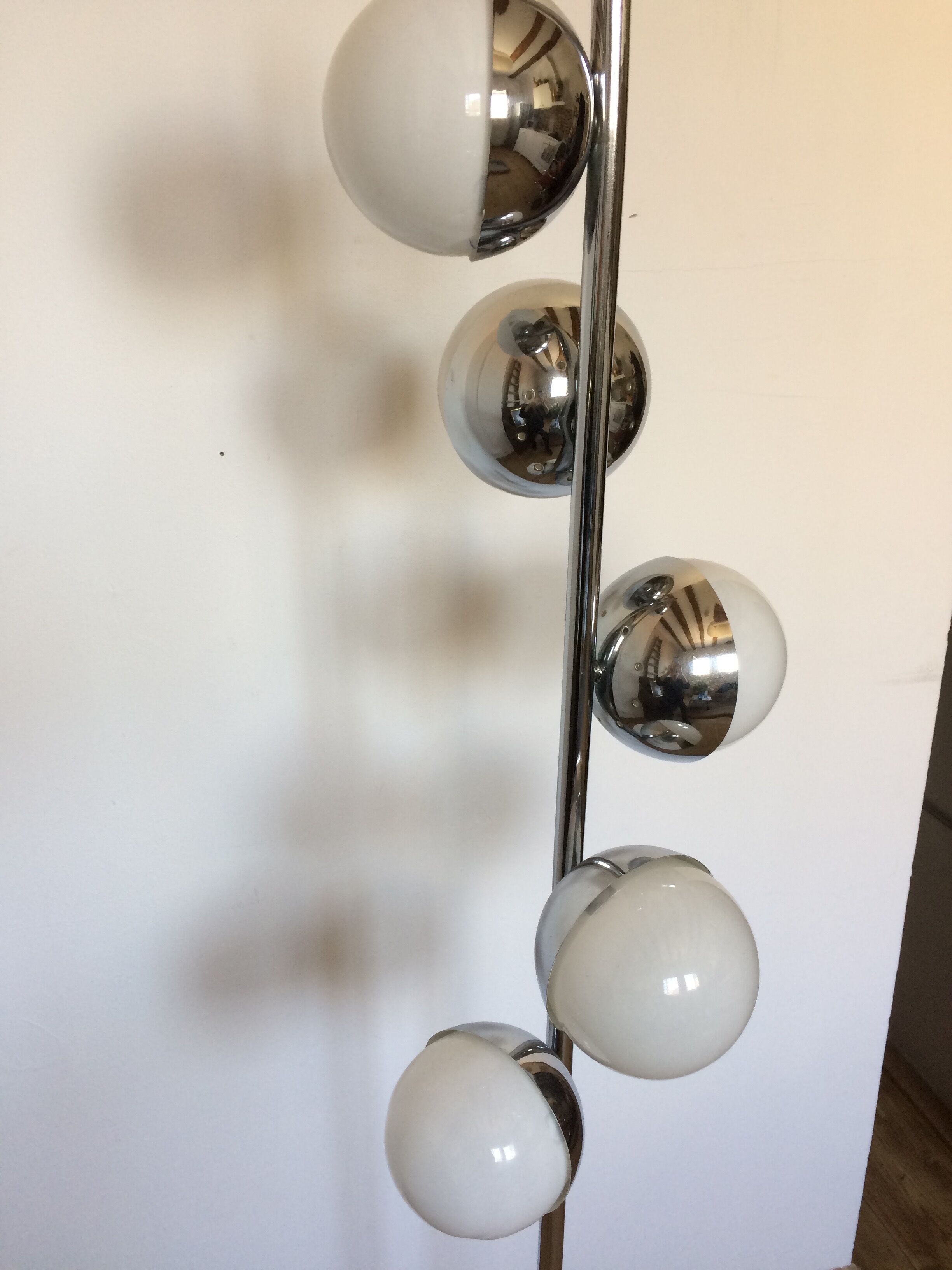 Lampadaire spirale chromé, design 70