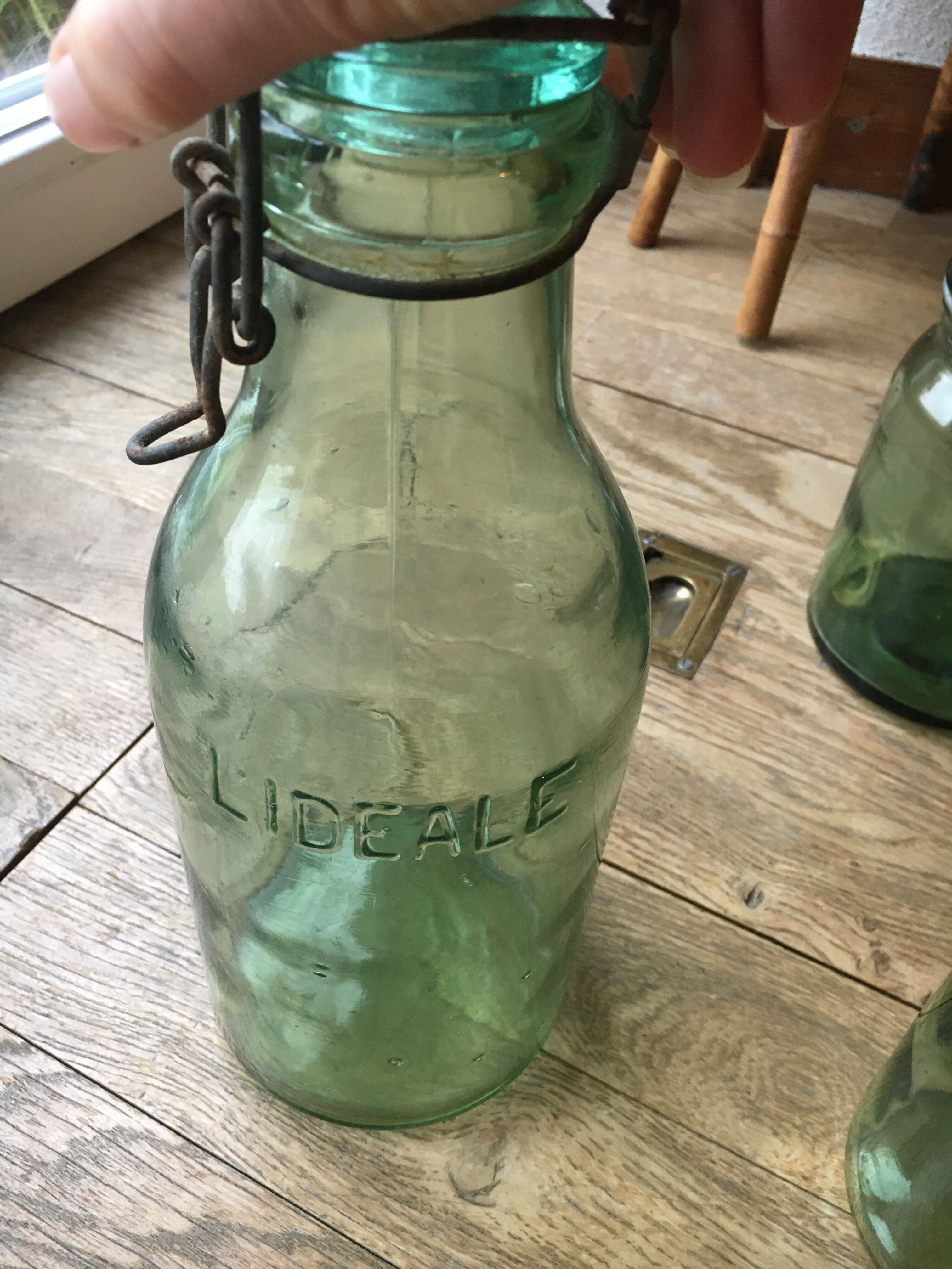 Lot de 3 bocaux et fiole en verre ancien
