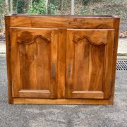 Louis XV buffet in solid wood from the 18th century.