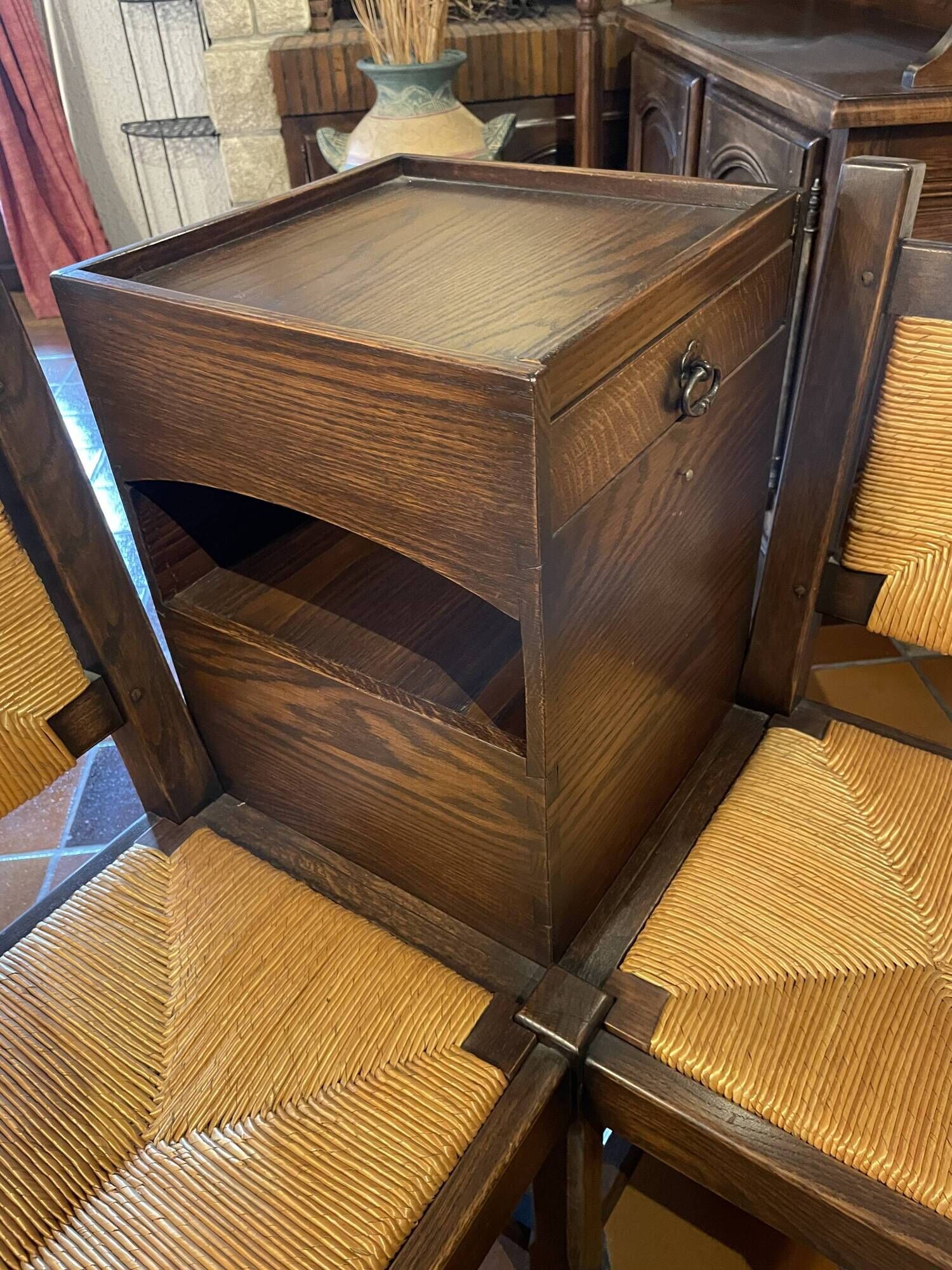Corner bench