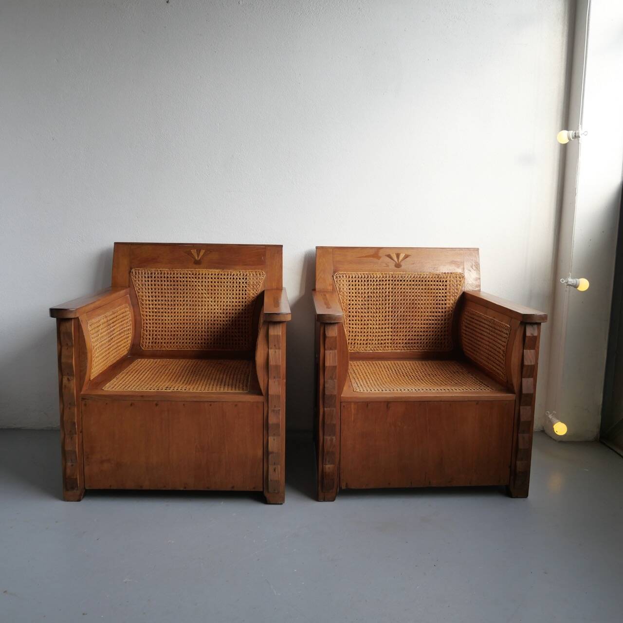 Paire de fauteuils bois et cannage