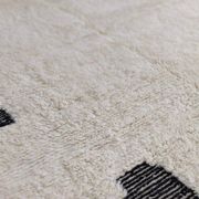 Beni Ourain carpet from the Atlas, made with traditional artisanal craftsmanship.