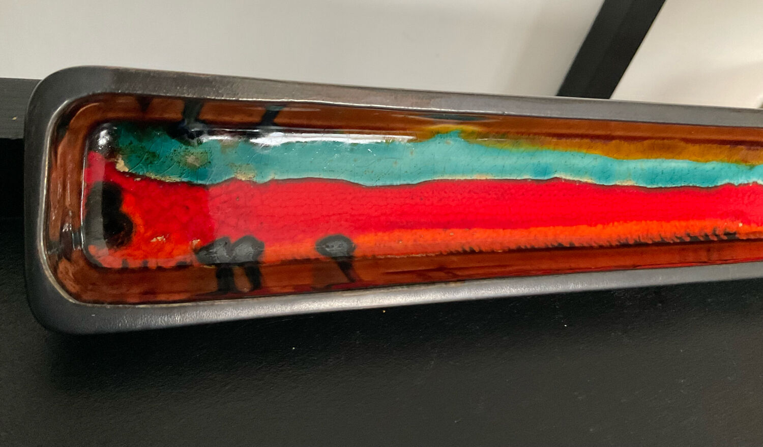 Empty vintage pocket in glazed ceramic