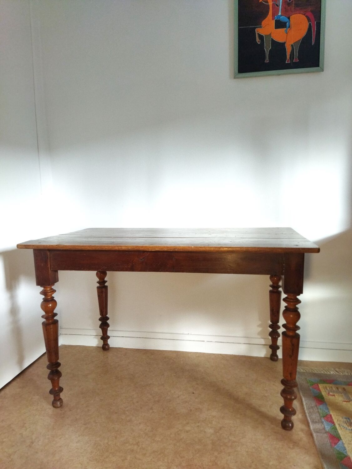 Desk with turned legs