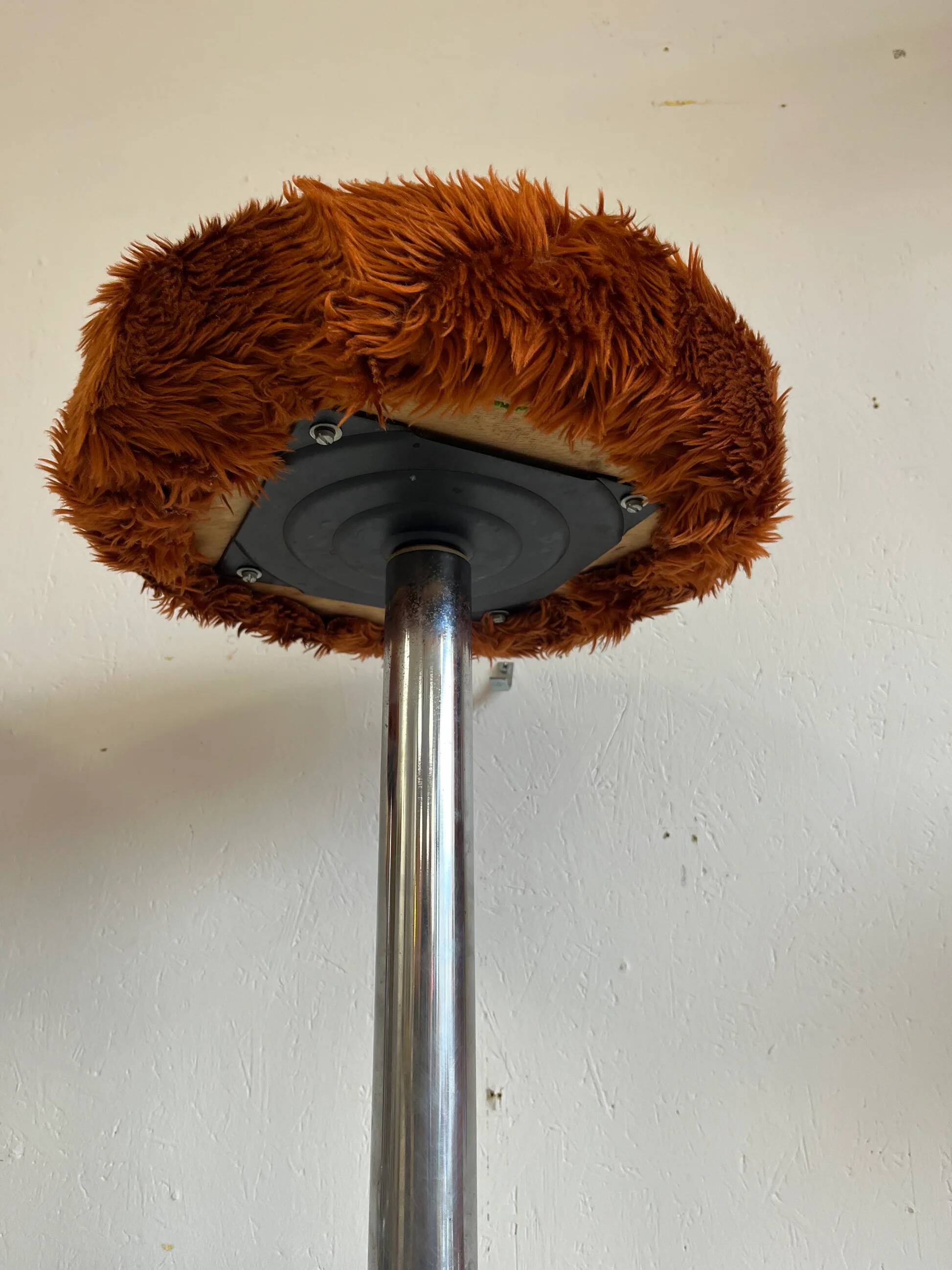 Tabouret en fausse fourrure 70s