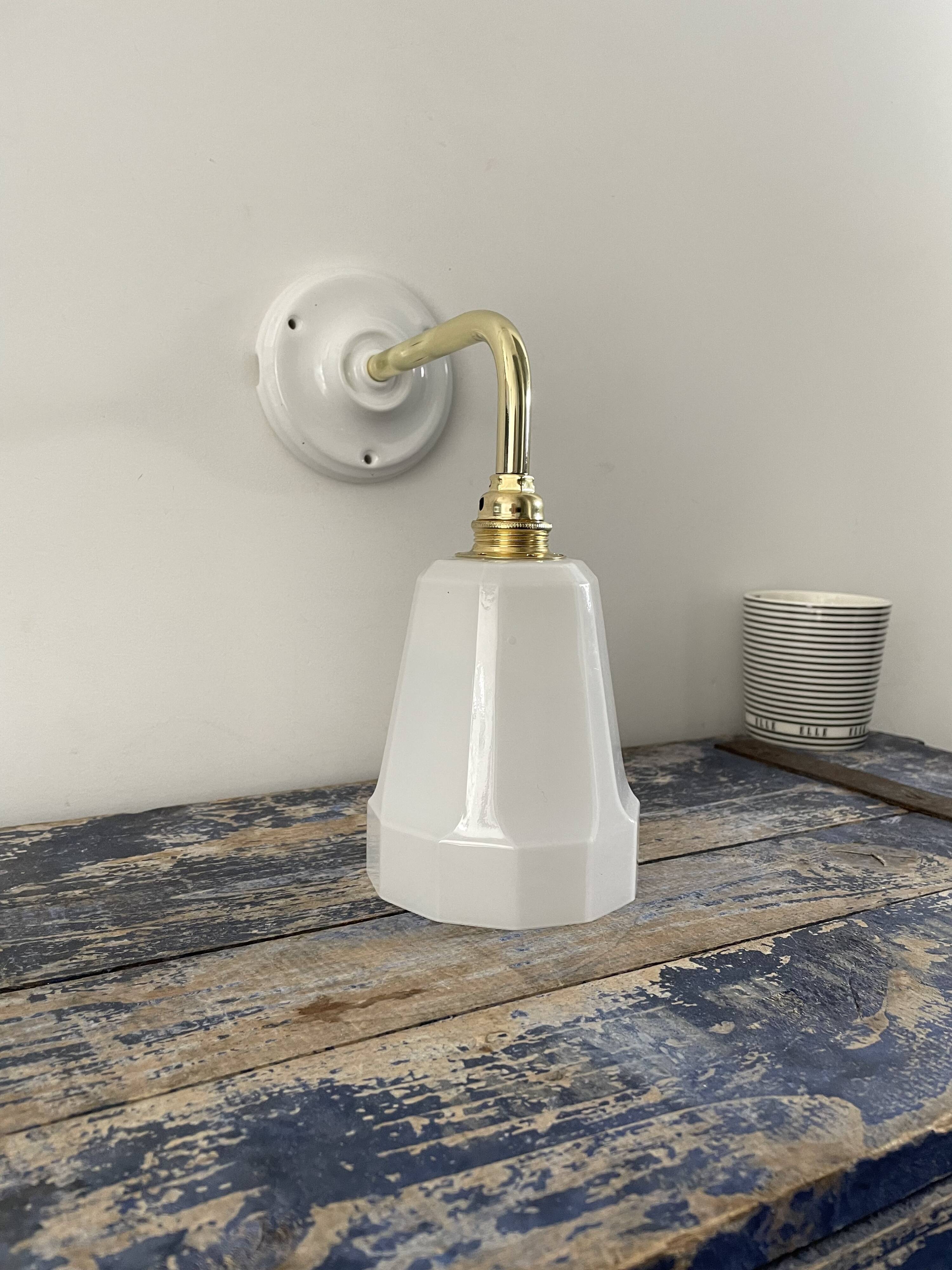 Wall lamp in white opaline and ceramic