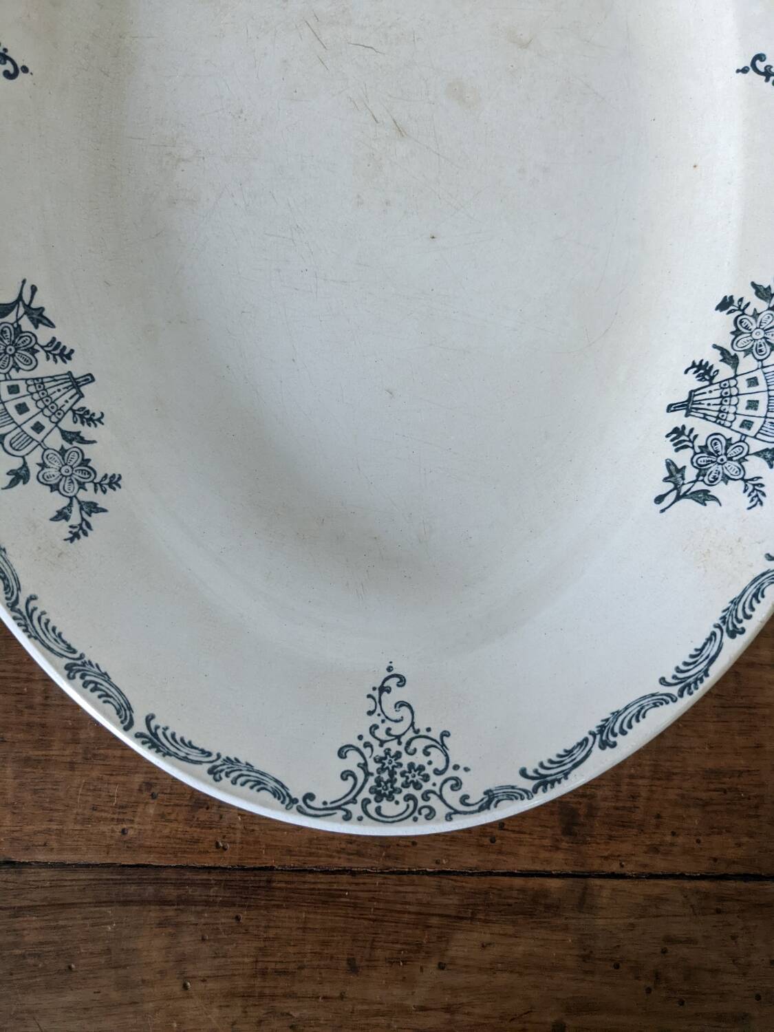 Large St Amand dish