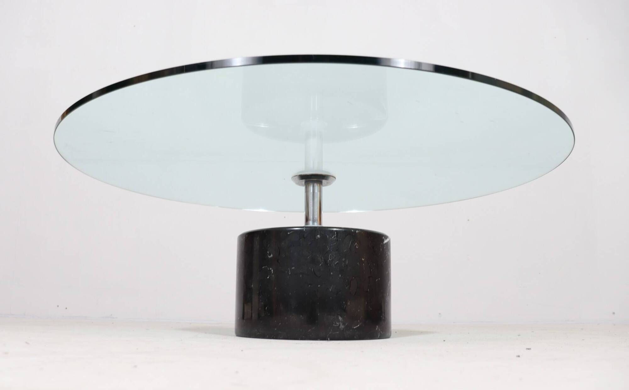Giorgio et Maurizio Cattelan. Table basse/table basse, marbre, Italie, années 1980