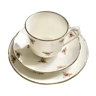 Tasse à thé sur sa soucoupe et son assiette à gâteau en porcelaine