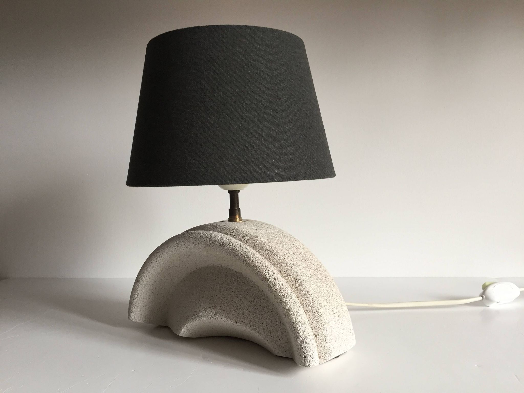 Lampe béton cellulaire façon Albert Tormos