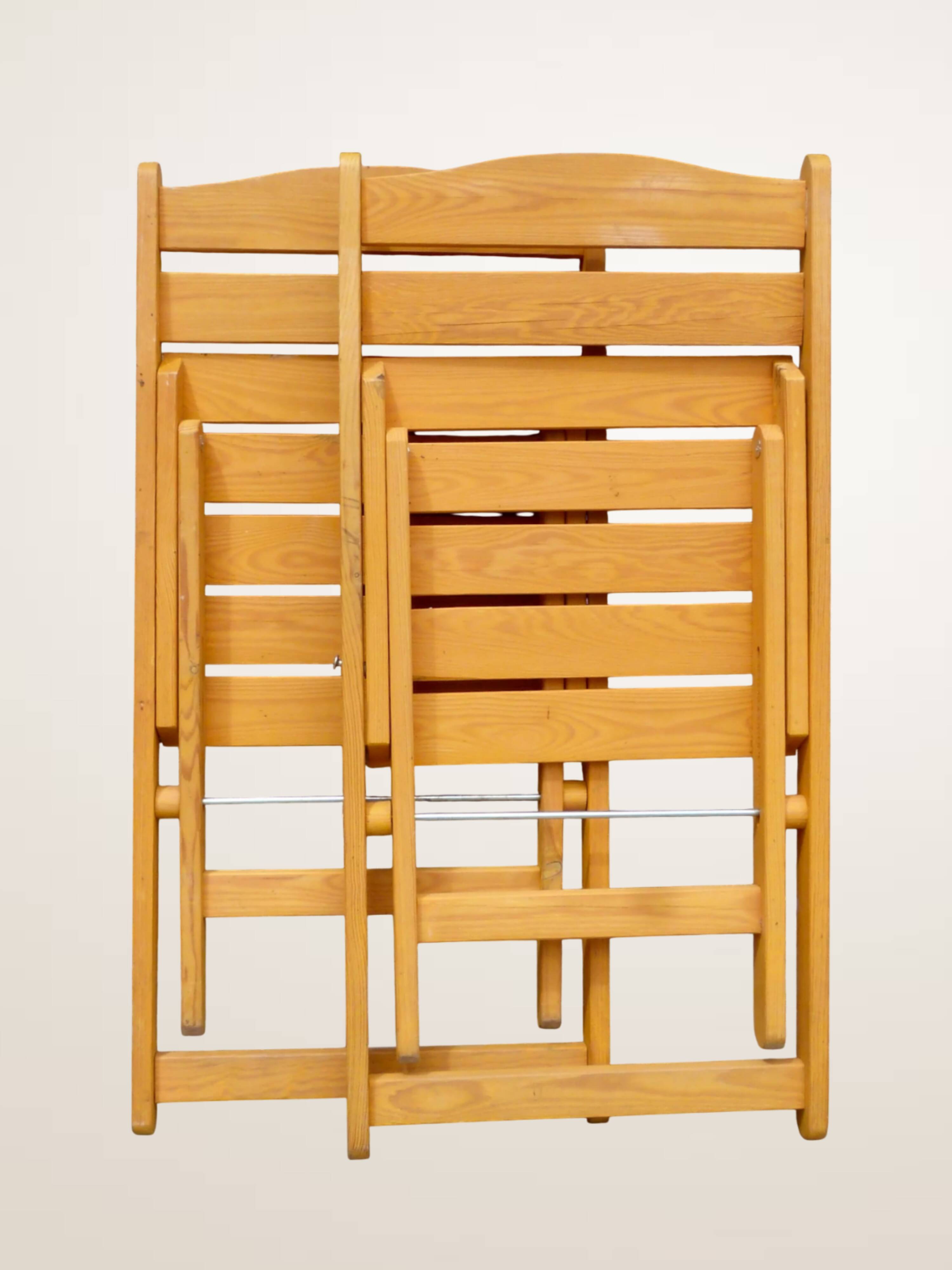 Paire de chaises pliantes en bois blond